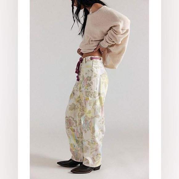 $248! Free People Moxie Printed Flocked Barrel Jeans Floral Ivory 28 NEW - Picture 2 of 5